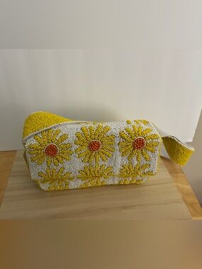 Sol Mer Beaded Yellow Daisy Handbag